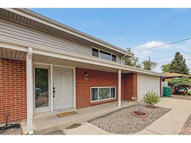 933 Newcombe St, Lakewood, CO 80215