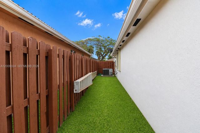 9437 SW 183rd Ter, Palmetto Bay, FL 33157