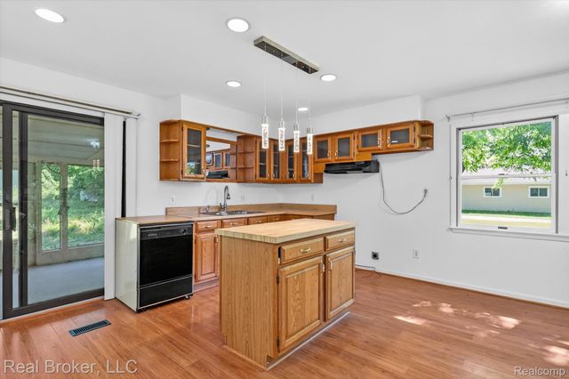 48050 Hull Road, Van Buren Charter Township, MI 48111