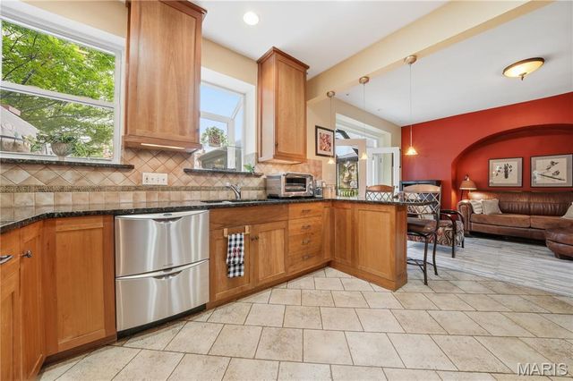 6111 Westminster Place, St Louis, MO 63112