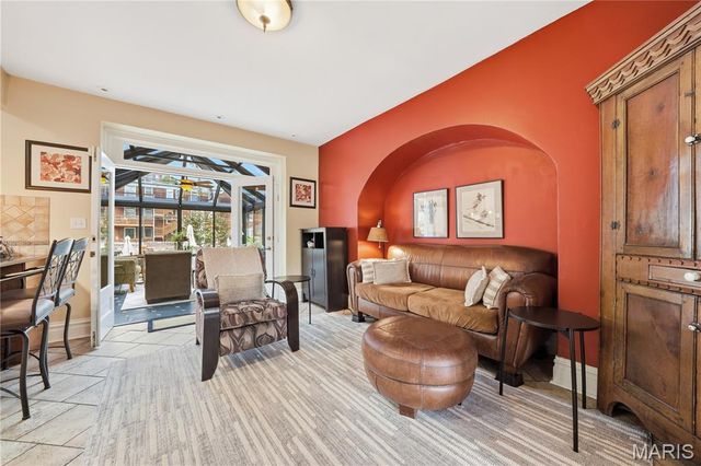 6111 Westminster Place, St Louis, MO 63112