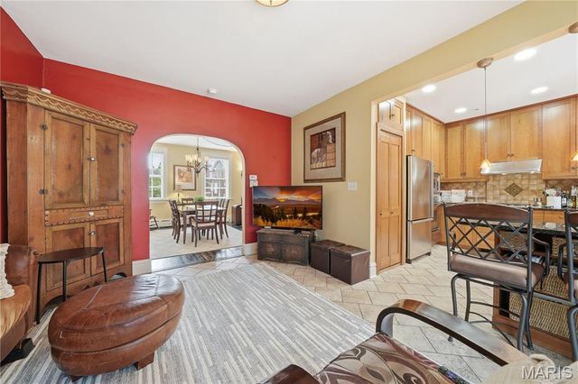 6111 Westminster Place, St Louis, MO 63112