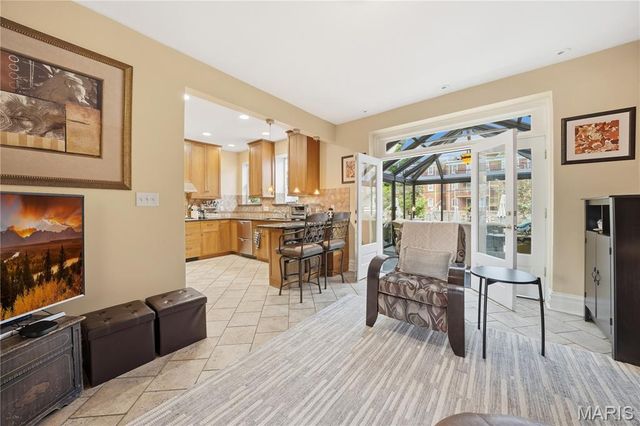 6111 Westminster Place, St Louis, MO 63112
