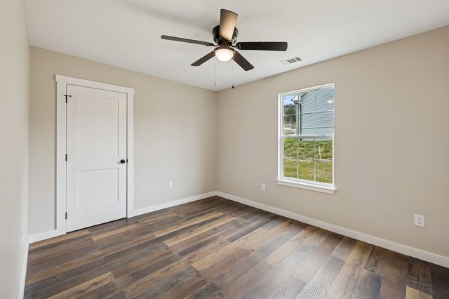 108 Crows Hill Dr, Gordonsville, TN 38563