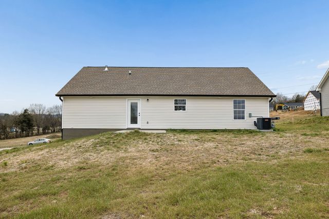 108 Crows Hill Dr, Gordonsville, TN 38563