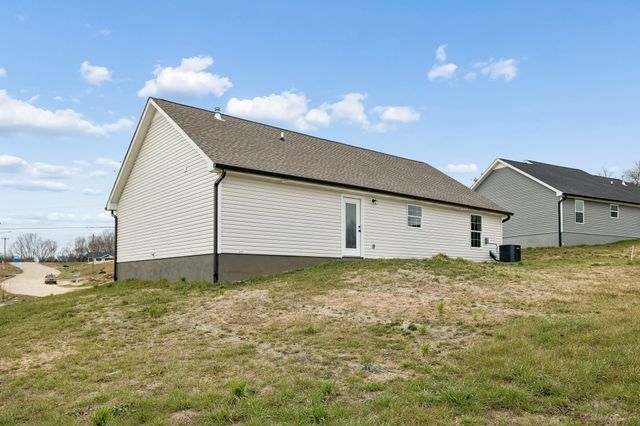 108 Crows Hill Dr, Gordonsville, TN 38563