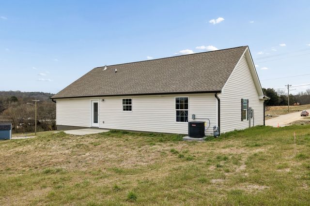 108 Crows Hill Dr, Gordonsville, TN 38563