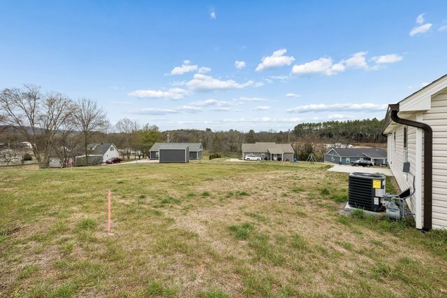 108 Crows Hill Dr, Gordonsville, TN 38563