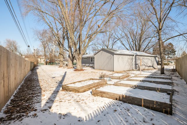 1734 Rosedale Court, Aurora, IL 60506