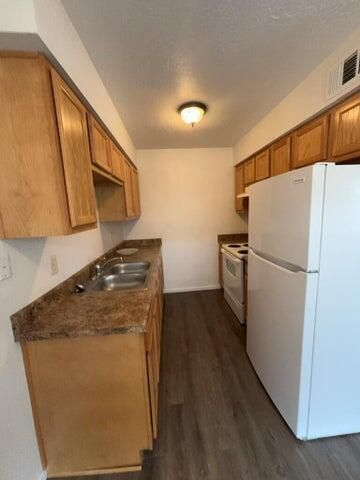 126 RHODE ISLAND Street SE B, Albuquerque, NM 87108