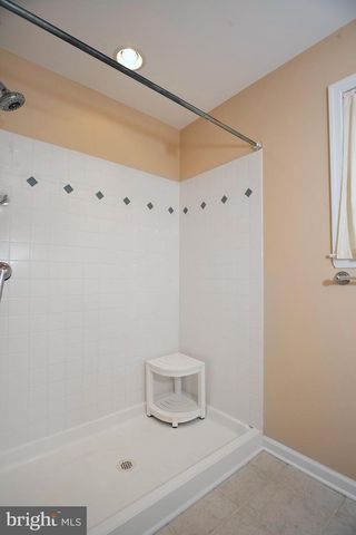 2 AUTUMN WOODS DR, Elkton, MD 21921