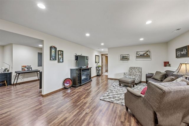 3456 35th Ave, Marion, IA 52302