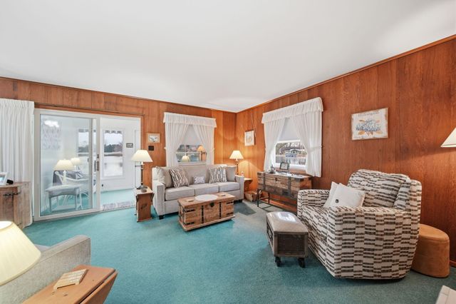 228 Oak Grove Drive, Brooklyn, MI 49230