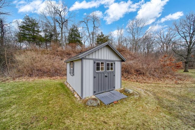 228 Oak Grove Drive, Brooklyn, MI 49230