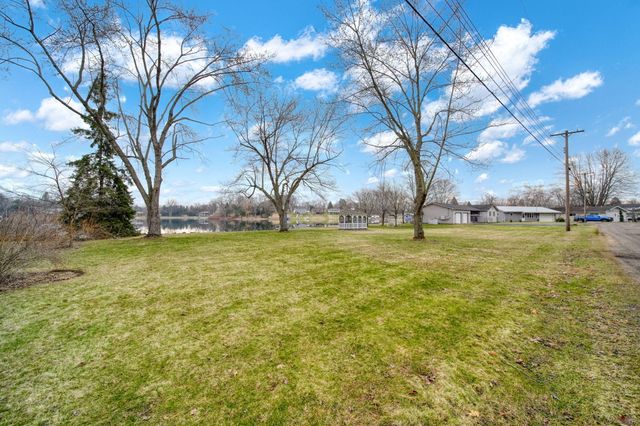 228 Oak Grove Drive, Brooklyn, MI 49230