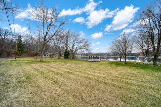 228 Oak Grove Drive, Brooklyn, MI 49230