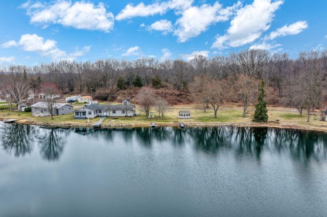 228 Oak Grove Drive, Brooklyn, MI 49230