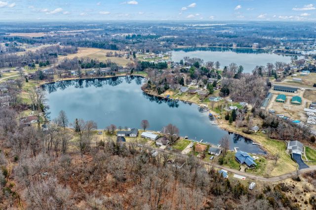 228 Oak Grove Drive, Brooklyn, MI 49230