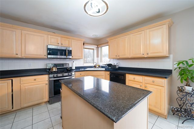 20218 Glenview Court, Macomb Township, MI 48044