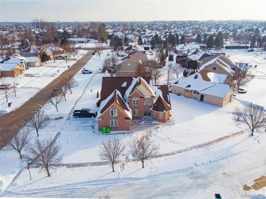 20218 Glenview Court, Macomb Township, MI 48044