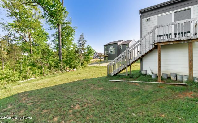 108 Strawberry Field Dr, Mt Washington, KY 40047