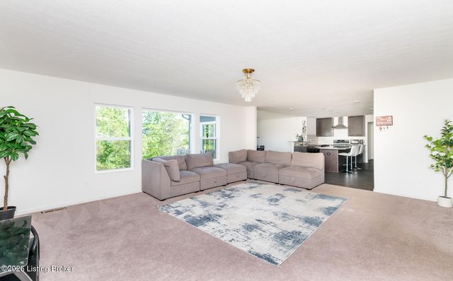 108 Strawberry Field Dr, Mt Washington, KY 40047