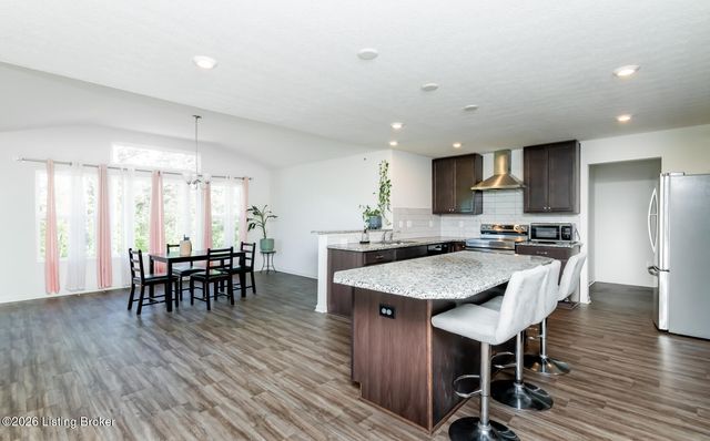 108 Strawberry Field Dr, Mt Washington, KY 40047