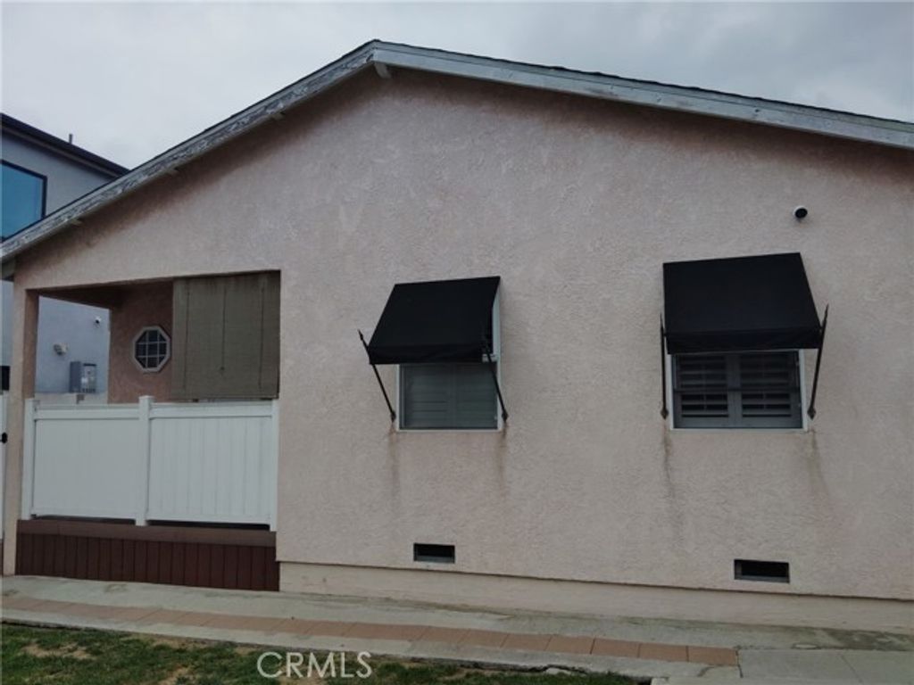8206 Bell Avenue, Los Angeles, CA 90001