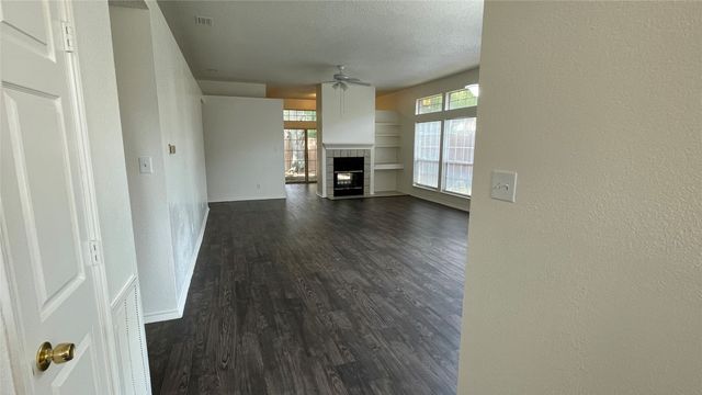 202 Chamblin Drive, Cedar Hill, TX 75104