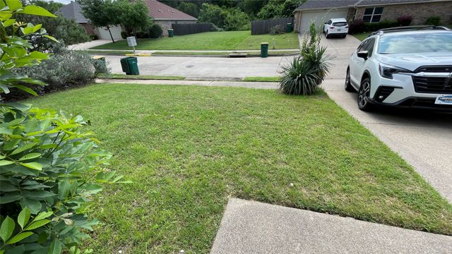 202 Chamblin Drive, Cedar Hill, TX 75104