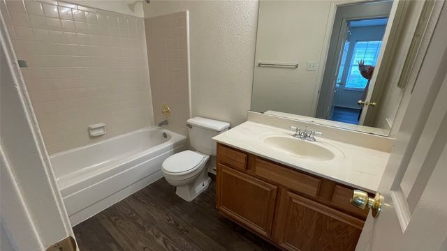 202 Chamblin Drive, Cedar Hill, TX 75104