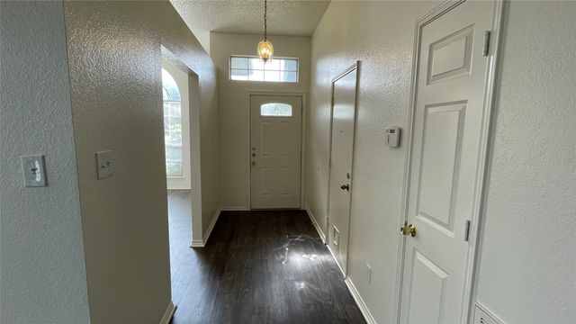 202 Chamblin Drive, Cedar Hill, TX 75104