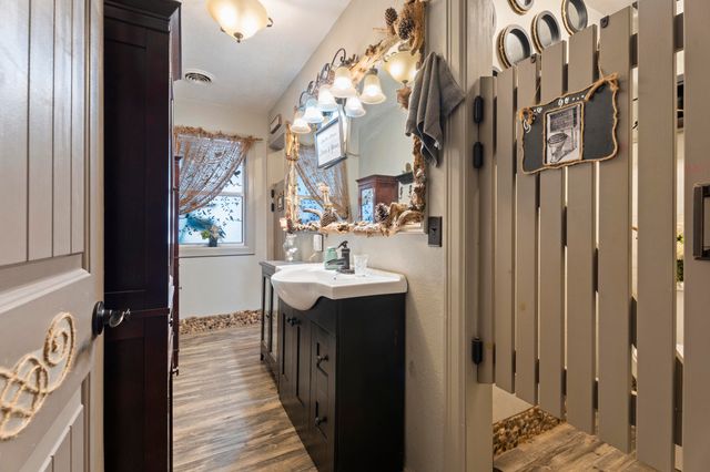 24900 S 622 Road, Grove, OK 74344