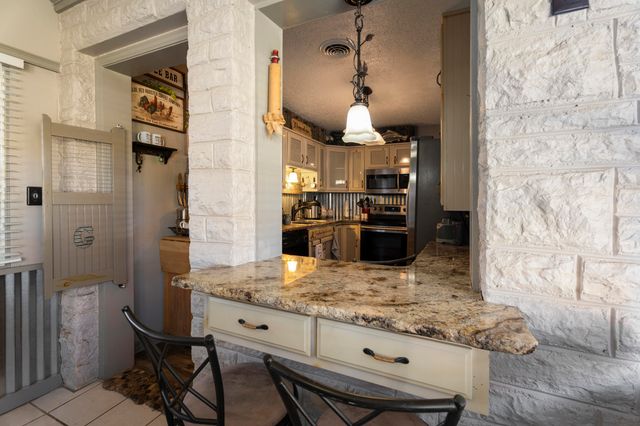 24900 S 622 Road, Grove, OK 74344