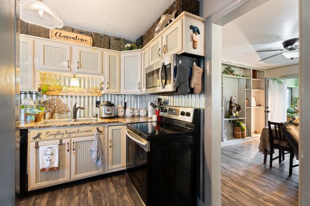 24900 S 622 Road, Grove, OK 74344