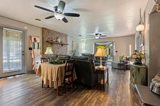 24900 S 622 Road, Grove, OK 74344