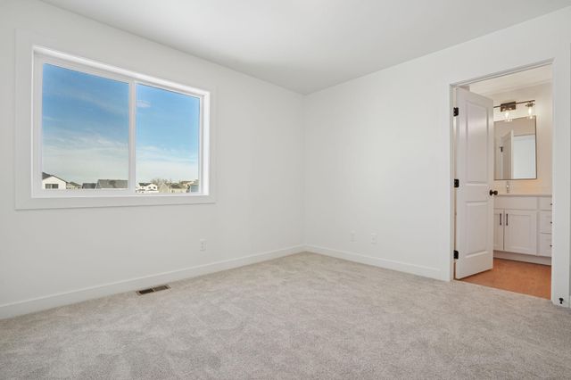 2420 38 Avenue S, Moorhead, MN 56560