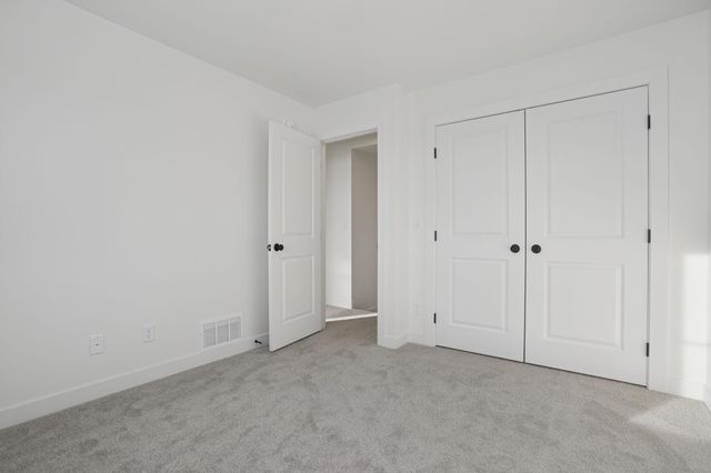 2420 38 Avenue S, Moorhead, MN 56560