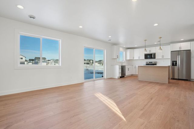 2420 38 Avenue S, Moorhead, MN 56560