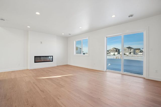 2420 38 Avenue S, Moorhead, MN 56560