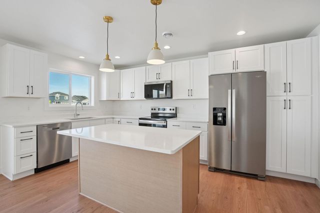 2420 38 Avenue S, Moorhead, MN 56560