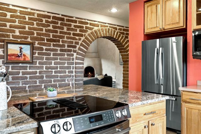 7 W Azulejo Court, Santa Fe, NM 87508