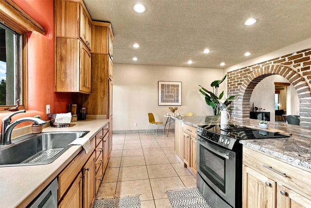 7 W Azulejo Court, Santa Fe, NM 87508