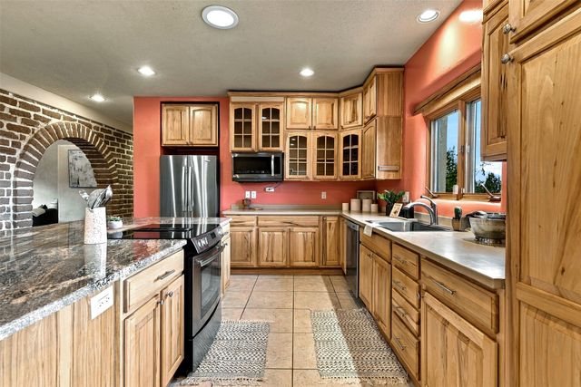 7 W Azulejo Court, Santa Fe, NM 87508