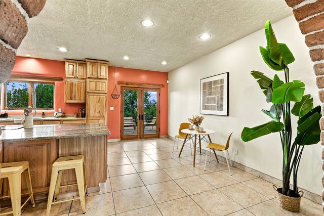 7 W Azulejo Court, Santa Fe, NM 87508