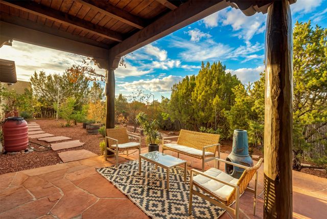 7 W Azulejo Court, Santa Fe, NM 87508
