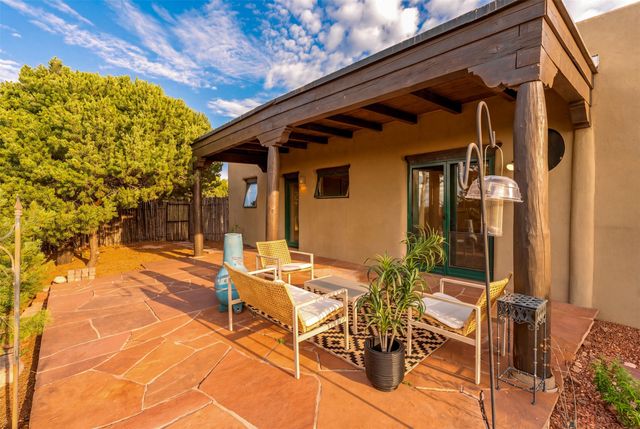 7 W Azulejo Court, Santa Fe, NM 87508