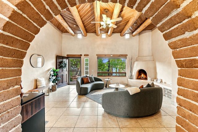 7 W Azulejo Court, Santa Fe, NM 87508