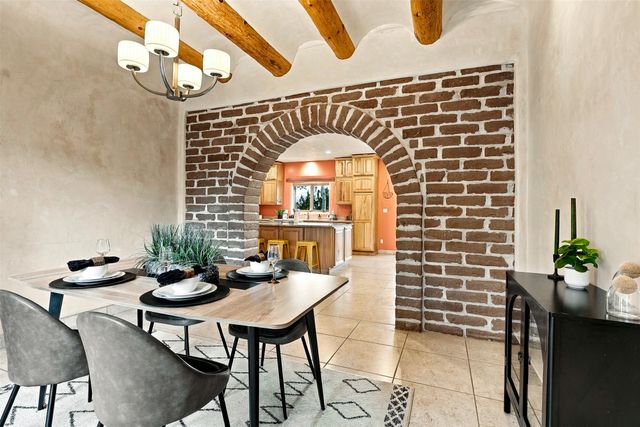 7 W Azulejo Court, Santa Fe, NM 87508