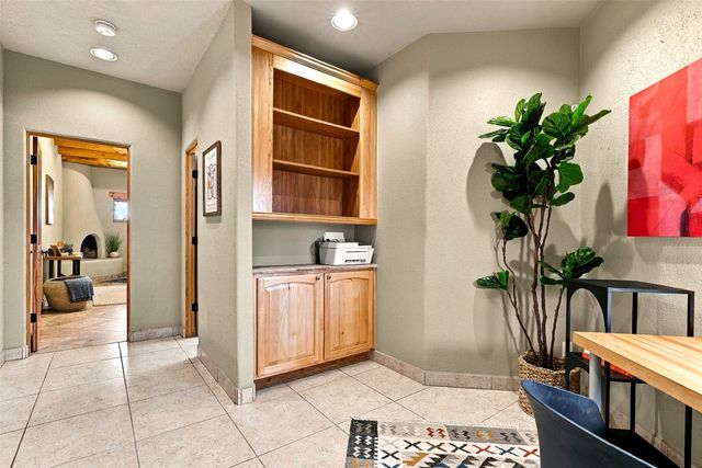 7 W Azulejo Court, Santa Fe, NM 87508